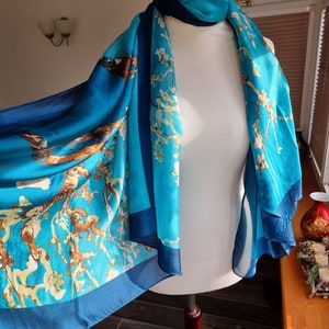 Écharpe en soie 100 % pure soie Van Gogh Turquoise Amandier en fleurs imprimé foulard en soie bleu Foulard en satin de soie de luxe image 7