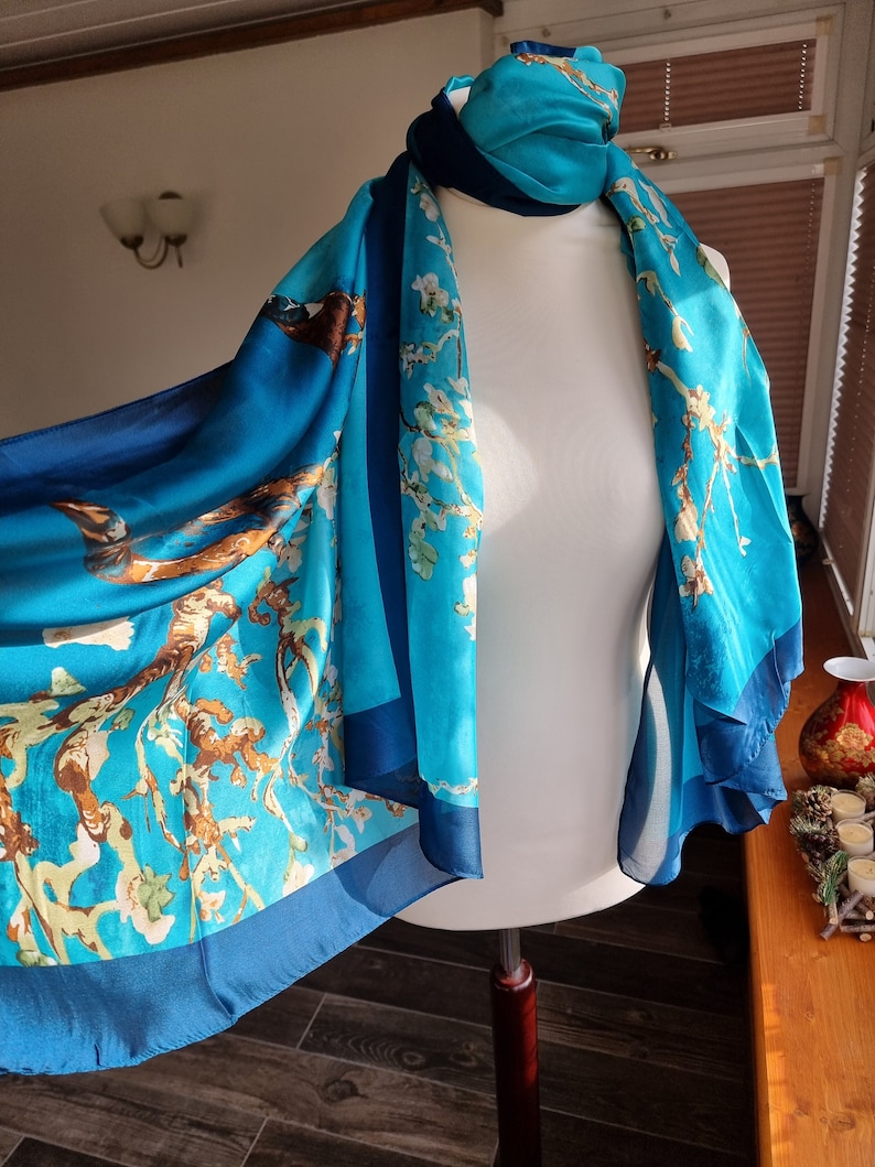 Écharpe en soie 100 % pure soie Van Gogh Turquoise Amandier en fleurs imprimé foulard en soie bleu Foulard en satin de soie de luxe image 7