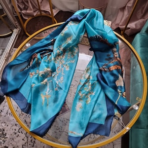 Écharpe en soie 100 % pure soie Van Gogh Turquoise Amandier en fleurs imprimé foulard en soie bleu Foulard en satin de soie de luxe image 3