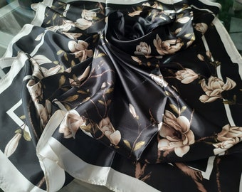 Foulard en soie élégant à fleurs neutre crème noir et blanc, foulard en satin