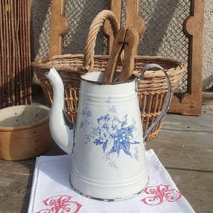 Antique blue enameled coffee pot decorated with a bouquet of flowers - Vintage French enamel coffee pot for kitchen - Percolator circa 1930