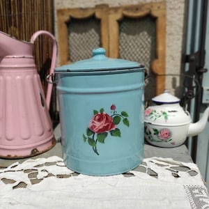 Turquoise blue enameled chamber pot with rose decor - French pot in enamelled sheet metal - enamel bucket around 1930