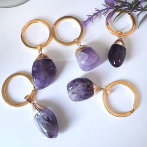 Llavero de cristal de amatista natural: un regalo relajante. ¡Regalos de cristal!