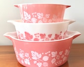 Set of 3 vintage pink Gooseberry Pyrex casserole dishes (American)