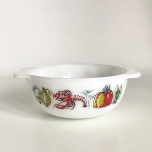 Vintage small JAJ pyrex lobster casserole dish