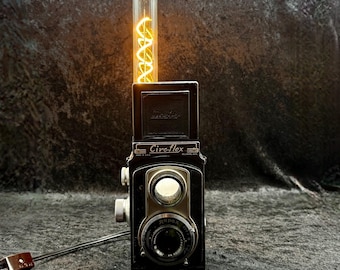 1970年代のヴィンテージ Petri FT 35 mm フィルムカメラ（革製ケース