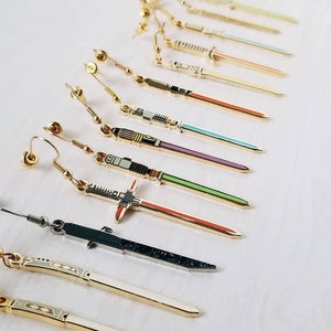 SERIE 1: Lichtschwert Ohrringe [EINZELN] | Einzelkauf NICHT Paare | Hart-Emaille | gold silber nickelfrei Schmuck