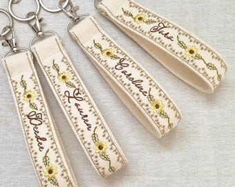 Porte-clés bracelets personnalisés en gros, porte-clés marguerite brodés personnalisés, cadeaux pour demoiselles d'honneur, cadeaux d'équipe