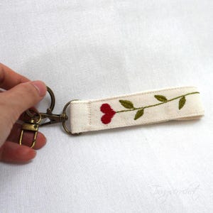 Embroidered Heart Leaf Keychain: Custom Name, Floral Canvas Key Ring