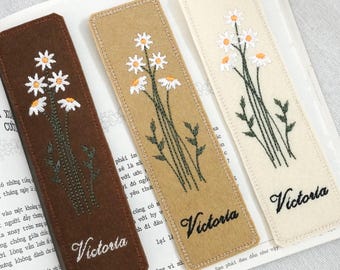 Embroidered Felt Bookmark with Daisy | Custom Name | Gift for Book Lovers