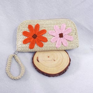 Handmade Crochet Clutch Wallet for Women with Flower Design – Soft Cotton Yarn, Zipper Wallet with Wrist Strap, Customizable Colors