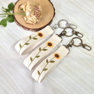 Porte-clés personnalisé tournesol, nom personnalisé porte-clés, porte-clés floral brodé, cadeau enseignant image 8