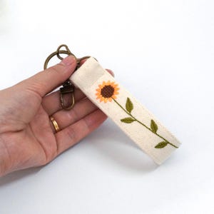 Porte-clés personnalisé tournesol, nom personnalisé porte-clés, porte-clés floral brodé, cadeau enseignant image 4