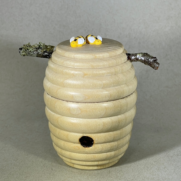 Cute Lidded Beehive Box