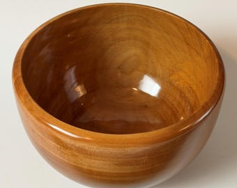 Bol pequeño y hondo para servir de madera de magnolia.