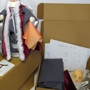 Kit with everything you need for making the doll, with patterns, fabrics... Hand-modeled head and accessories already made