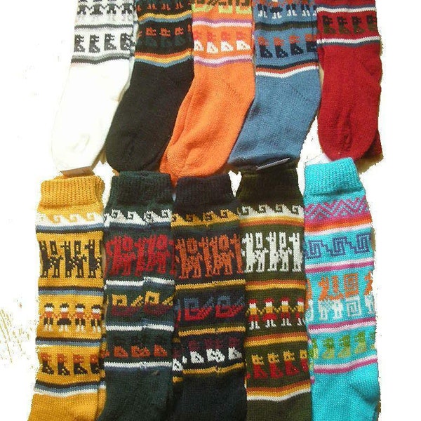 Packung x 21 Paar kniehohe Alpaka-Socken mit Anden-Inka-Kultur-Design. Eine gewinnbringende Geschäftsmöglichkeit. Handgefertigt in Peru.