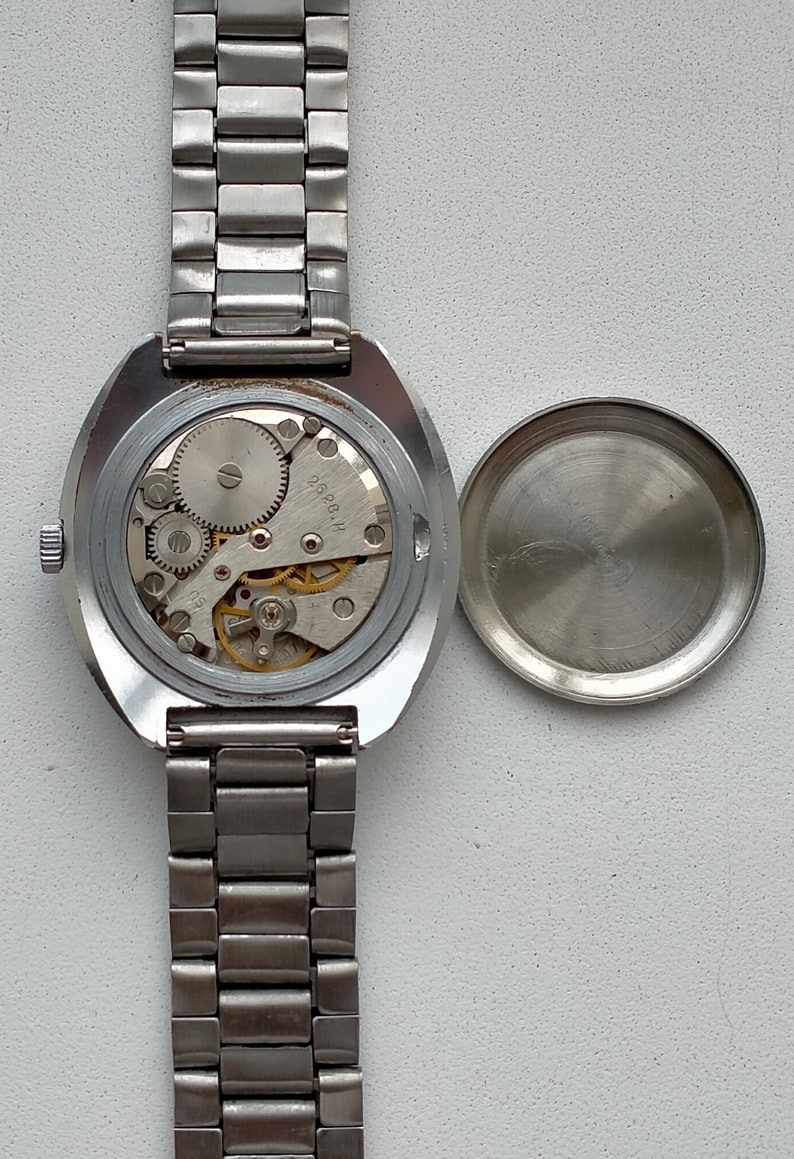 Rastrello 2628N. Orologio meccanico grande ed elegante vintage sovietico originale. anni '80 immagine 10