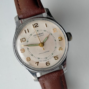 Sportivnie 2634。モデル47CHN。ストップウォッチ機能付き。ヴィンテージ オリジナル ソビエト機械式時計 1MCHZ。1950年代