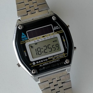 【希少】　SANYO. Lithium MULTI-ALARM QUARTZ Sanyo Solar Battery Alarm Chrono. Water Resistant. Vintage