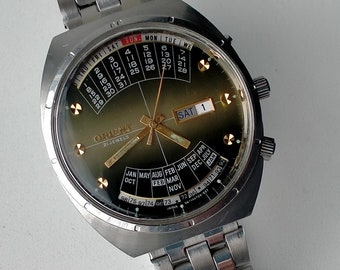 Orient College Automatic. Perpetual Calendar. Model NW469672-4B PT. Multi Dial. Vintage Original Japan Mechanical Big Stylish Watch. 1980s