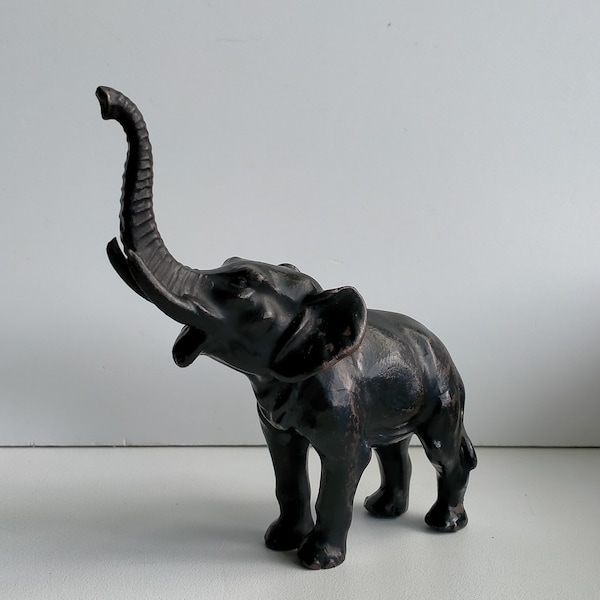 Éléphant en fonte. Figurine statuette originale vintage. Métal coulé. Hauteur 9,5 cm
