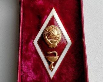 Medical Higher Education Institution Graduate Soviet Badge. Circa mid to late 1970s