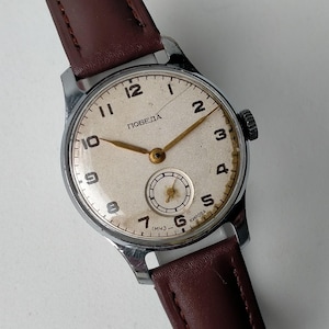 ポベダ2602。モデルCHN103K。ソビエト製クラシックなヴィンテージ機械式時計。1953年製。