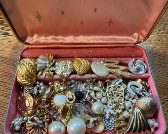 Vintage Junk Jewelry Singles Gold & Silver Tone Lot Rhinestone Pearl Bling 11 oz Lot Earrings No Matches Clip On Pierced