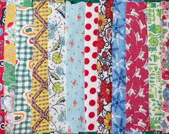 Lot de 15 chutes de tissu vintage des années 30 et 40 : sacs à farine, sacs de nourriture pour animaux, sacs en coton, tissus pour patchwork, loisirs créatifs, carnets de voyage, motifs géométriques et floraux. Idéal pour la confection de courtepointes, de carnets de voyage ou de journaux créatifs.
