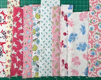 Lot de 15 chutes de tissu vintage des années 30 et 40 : sacs à farine, sacs de nourriture pour animaux, sacs en coton, tissus pour patchwork, loisirs créatifs, carnets de voyage, motifs géométriques et floraux. Idéal pour la confection de courtepointes, de carnets de voyage ou de journaux créatifs.