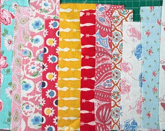 Lot de 15 chutes de tissu vintage des années 30 et 40 : sacs à farine, sacs de nourriture pour animaux, sacs en coton, tissus pour patchwork, loisirs créatifs, carnets de voyage, motifs géométriques et floraux. Idéal pour la confection de courtepointes, de carnets de voyage ou de journaux créatifs.