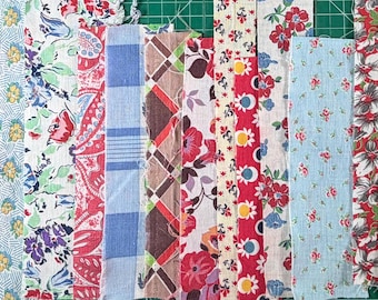 Lot de 15 chutes de tissu vintage des années 30 et 40 : sacs à farine, sacs de nourriture pour animaux, sacs en coton, tissus pour patchwork, loisirs créatifs, carnets de voyage, motifs géométriques et floraux. Idéal pour la confection de courtepointes, de carnets de voyage ou de journaux créatifs.