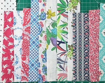 Lot de 15 chutes de tissu vintage des années 30 et 40 : sacs à farine, sacs de nourriture pour animaux, sacs en coton, tissus pour patchwork, loisirs créatifs, carnets de voyage, motifs géométriques et floraux. Idéal pour la confection de courtepointes, de carnets de voyage ou de journaux créatifs.