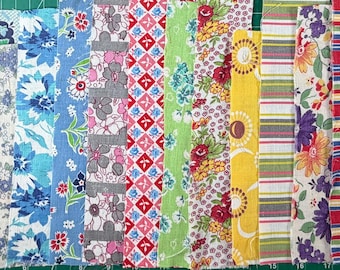 Lot de 15 chutes de tissu vintage des années 30 et 40 : sacs à farine, sacs de nourriture pour animaux, sacs en coton, tissus pour patchwork, loisirs créatifs, carnets de voyage, motifs géométriques et floraux. Idéal pour la confection de courtepointes, de carnets de voyage ou de journaux créatifs.