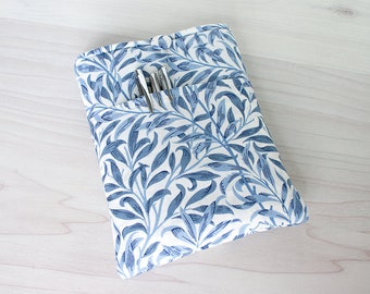 Blue Willow Bough Book Sleeve with Closure and Front Pocket, Fabric Book Cover, Paperback Book Protector, E-book Reader, Kindle, Kobo Case