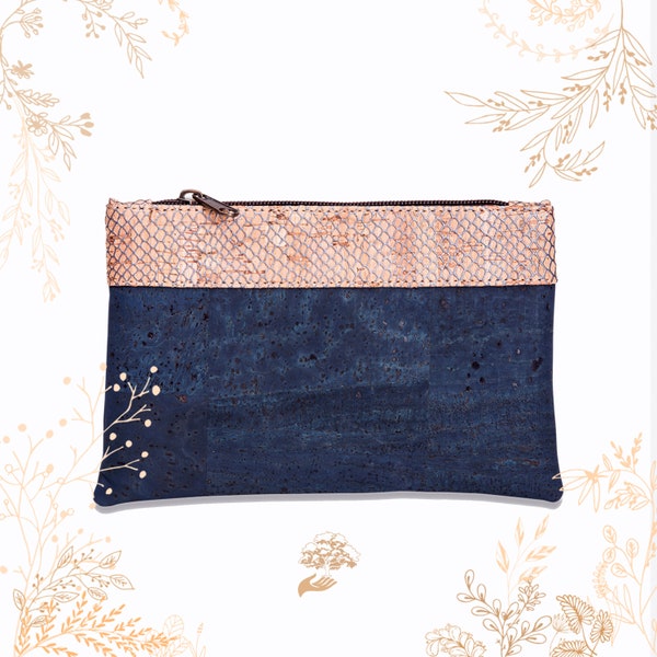 Pochette bleue en liège ARTELUSA. Création écoresponsable. YOK CORK