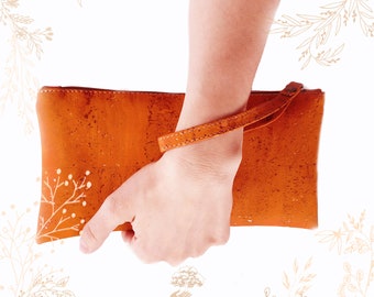 ARTELUSA orange cork pouch. Eco-responsible creation. YOK CORK
