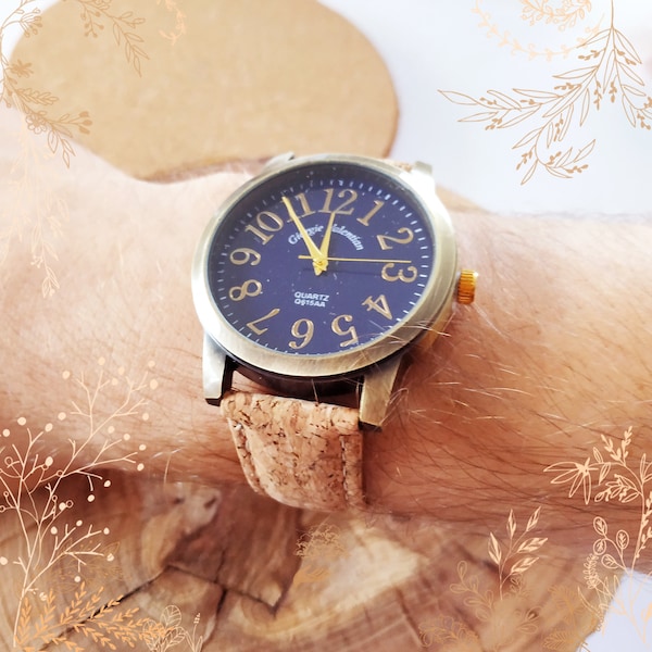 Montre en liège naturel. Couleur bleu foncé et laiton. Cuir végétal vegan friendly. YOK CORK