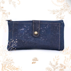 Portefeuille en liège naturel bleu foncé. Cuir végétal vegan friendly. Boutique YOK CORK