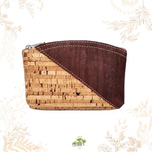 Monedero marrón elaborado en tejido de corcho natural. Fabricación eco-responsable. Tienda YOK CORK.