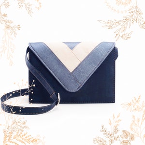 Sac en liège bleu irisé et blanc. Artisanat écoreponsable vegan ARTELUSA. Yokcork