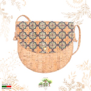 Petit sac bandoulière en liège. Motifs géométriques azulejos vert. Vegan friendly. YOK CORK