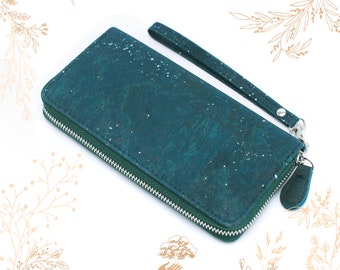 Portefeuille en écorce de liège teinté turquoise foncé. Cuir végétal vegan friendly. Boutique YOK CORK