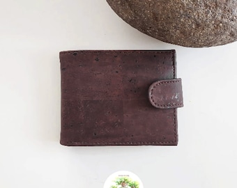 Small brown men&#39;s wallet in cork bark. Three colors available. YOKCORK Store