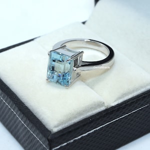 Top Quality Aquamarine Ring! AAA Aquamarine Emerald Cut Ring, Emerald Cut Ring For Gift, Light Blue To Medium Blue Aquamarine Ring For Her
