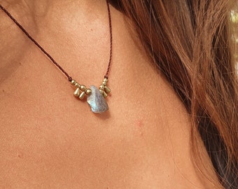 Fine necklace with labradorite, delicate stone necklace, brown necklace with stone, raw stone on chain, labradorite necklace, fine necklace
