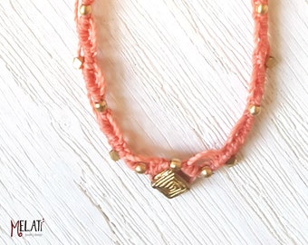 Flamingofarbenes Fußbändchen,Messingfußband lachsfarben,Anklet adjustable,Macrame anklet,Fußband, Fußkettchen aus Makramee mit Messingperlen