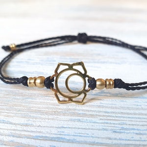 Fine minimalist bracelet, flower bracelet, bracelet with sacral chakra, chakra bracelet, dainty bracelet with chakra, chakra bracelet gold