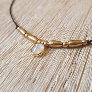 Fine necklace with moonstone, delicate stone necklace, necklace with stone, brass chain, moonstone necklace, fine necklace, moonstone necklace